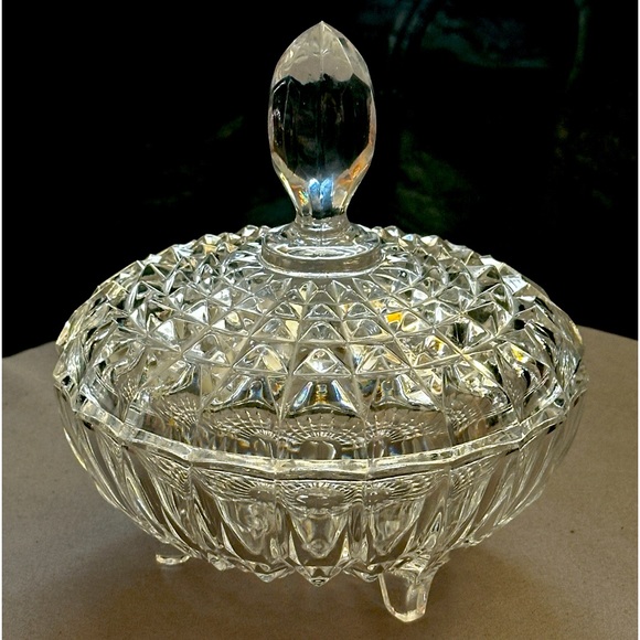 Beautiful crystal candy dish with lid - Picture 1 of 4